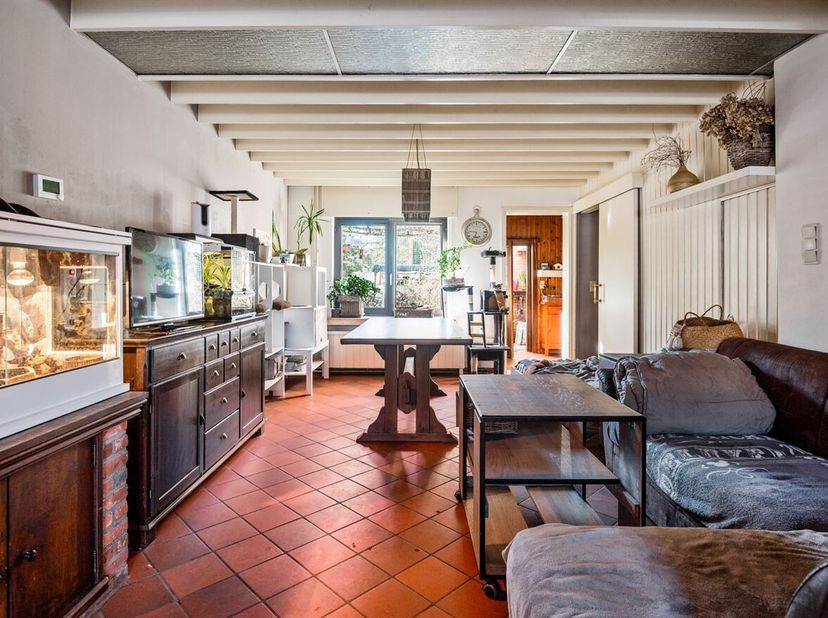 Te renoveren woning met zonnige tuin op centrale ligging te Schilde. <br />
Op zoek naar een woning met potentieel op een gegeerde locatie?  Deze woni