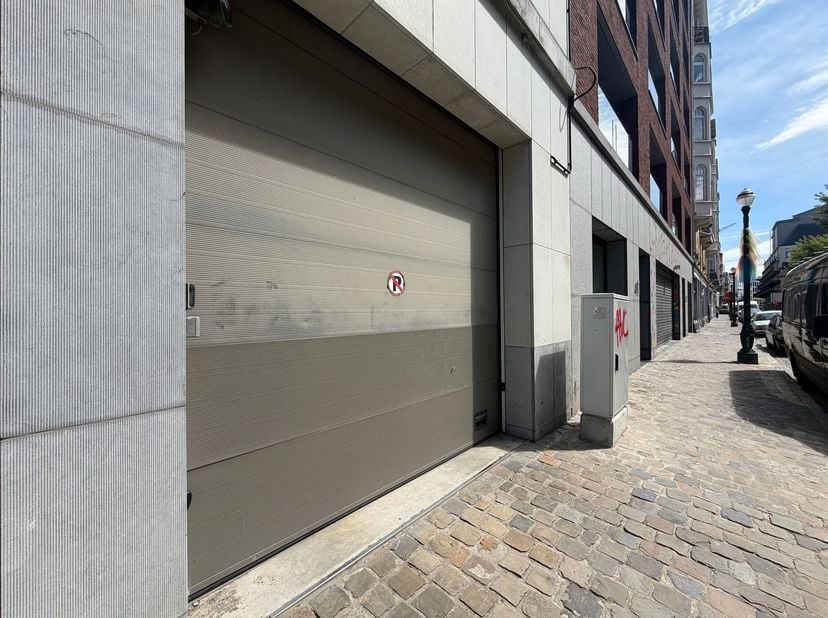 Garage te koop
                    in 1000 Brussel
