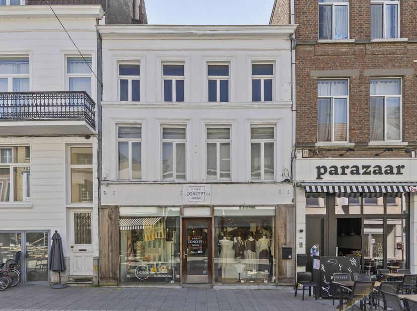 Interessant investeringspand gelegen op een toplocatie in het bruisende centrum van Kortrijk. Dit handelspand is momenteel verhuurd, wat zorgt voor ee