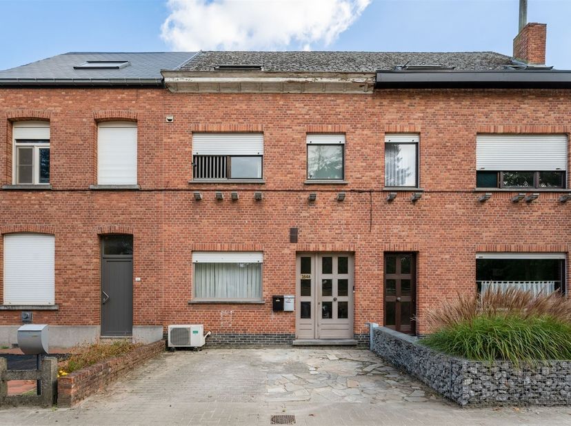 Deels gemoderniseerde woning met 3 slaapkamers in Sint-Katelijne-Waver, vlakbij het bruisende Mechelen.<br />
<br />
Deze veelzijdige woning, moment