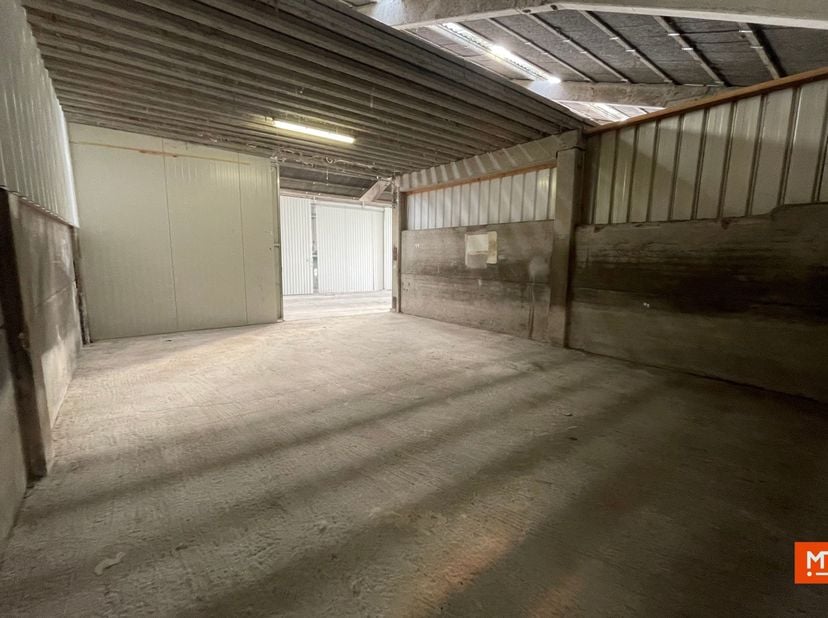 Opslagruimte te huur in Zonnebeke<br />
<br />
Deze opslagruimte (2.6) bevindt zich achter een woonhuis te Zonnebeke, met een gemeenschappelijke inrit