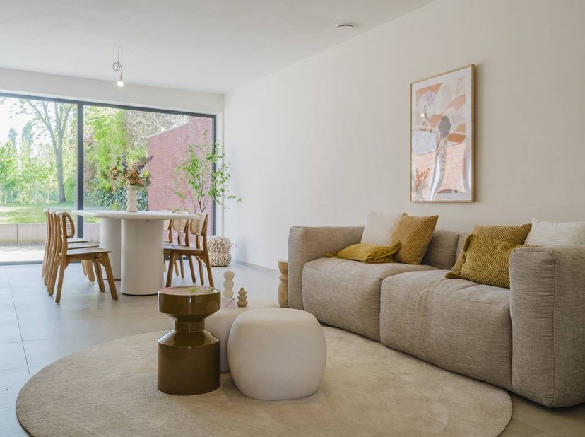 Wonen met een uniek uitzicht op de achterliggende weilanden, dat is wat dit huis u te bieden heeft! Deze BEN-woning combineert modern wooncomfort met