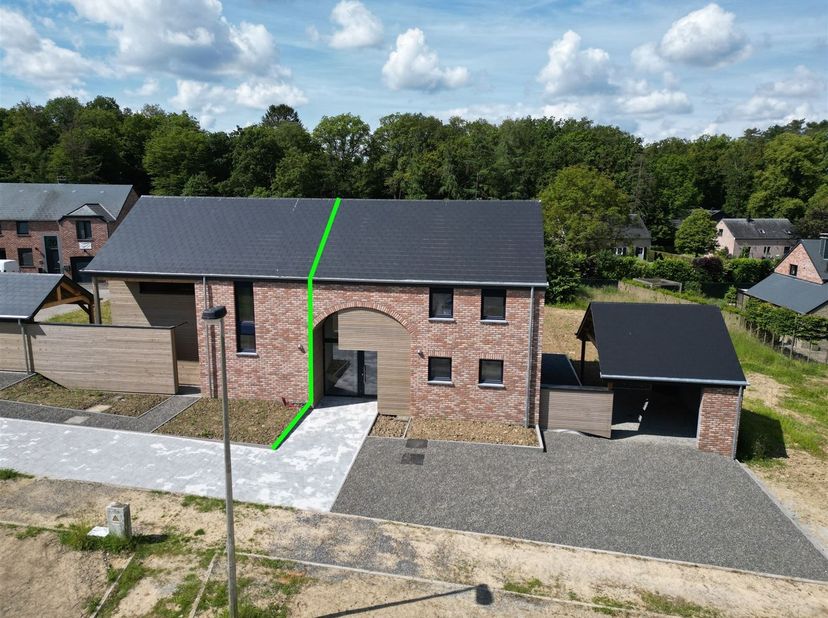 MCA Immobilier heeft voor jullie in de verkoop deze nieuwbouwwoning met 3 gevels, ideaal gelegen in een rustige residentiële wijk in Bomal gemeente Du