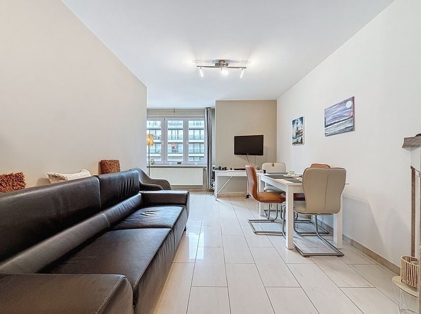 Cet appartement d'investissement est situé dans une petite résidence au centre de Nieuport, à quelques pas de la plage, des commerces et des transport