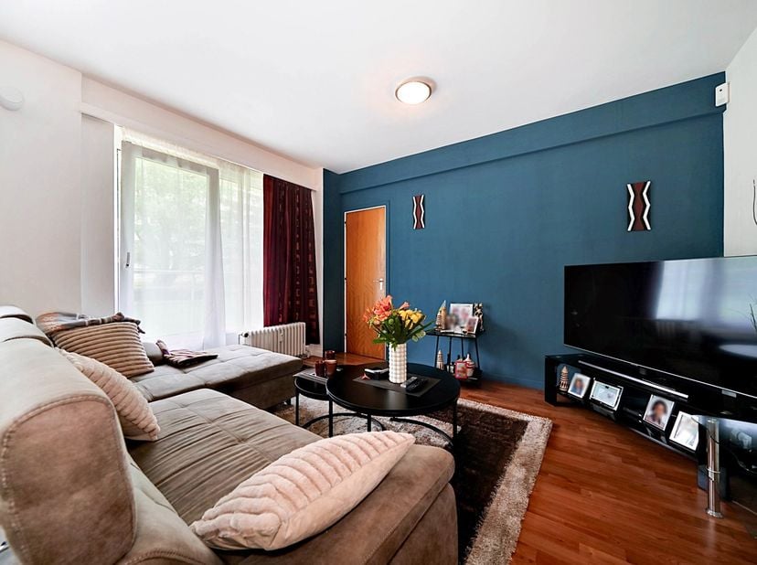 Easyhome biedt u deze prachtige studio met slaaphoek aan, ideaal gelegen aan de Eeuwfeestlaan 388 in Jette, op de 1e verdieping van een torengebouw me