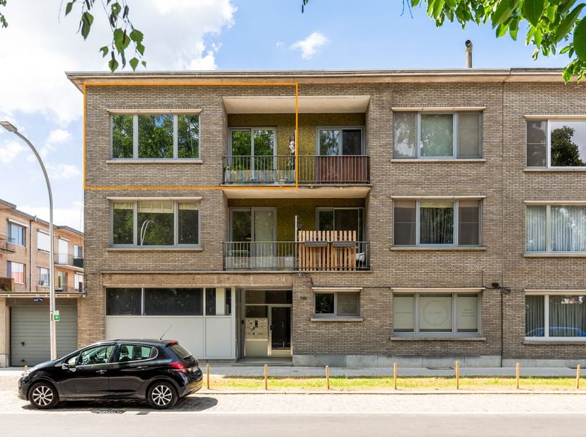 Op zoek naar een ruim appartement waar licht, comfort en een uitstekende ligging hand in hand gaan? Dan voelt u zich hier ongetwijfeld meteen thuis.<b