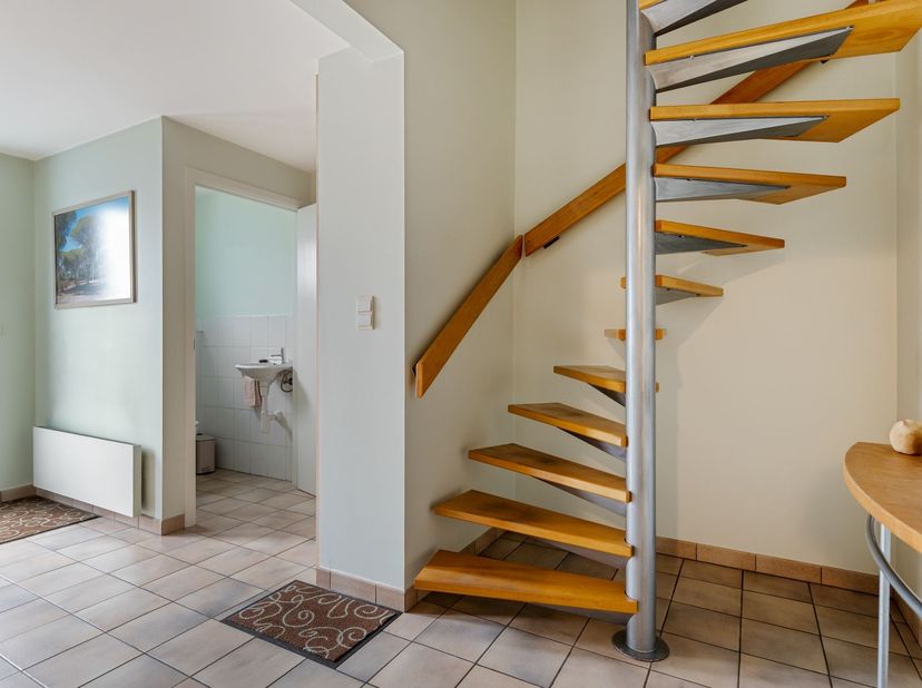 PRACHTIGE BEL-ETAGE met 3 SLPK. + ZORGWONING 50 M² in Wommelgem!<br />
<br />
Op een rustige en aangename locatie aan de Pietingsbaan in Wommelgem v