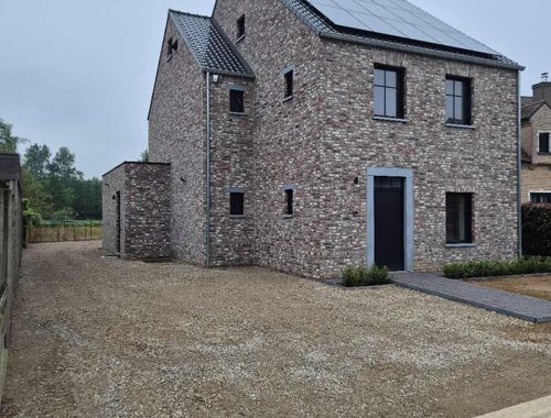                                         Huis te huur in Neeroeteren, € 1.200
