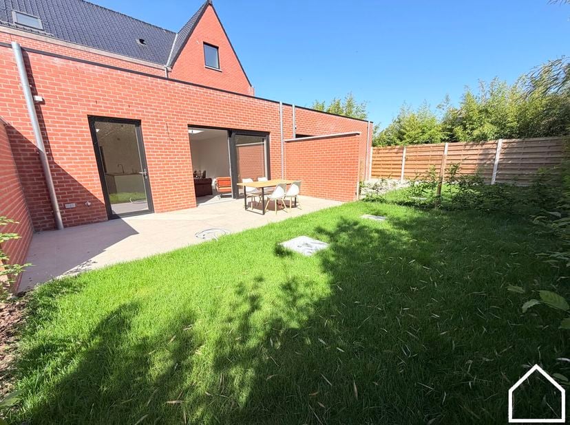 Ruime gerenoveerde woning met 3 slpks, garage, carport en tuin<br />
<br />
Omschrijving<br />
<br />
In Residentie Poorterhof stellen wij u deze bijz
