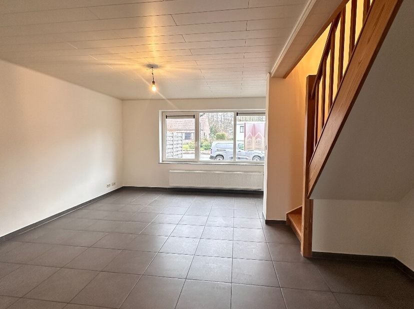Leuke woning met 3 slaapkamers en tuin te huur in Mol:Op zoek naar een woning met voldoende ruimte? Deze woning in Mol beschikt over drie slaapkamers,