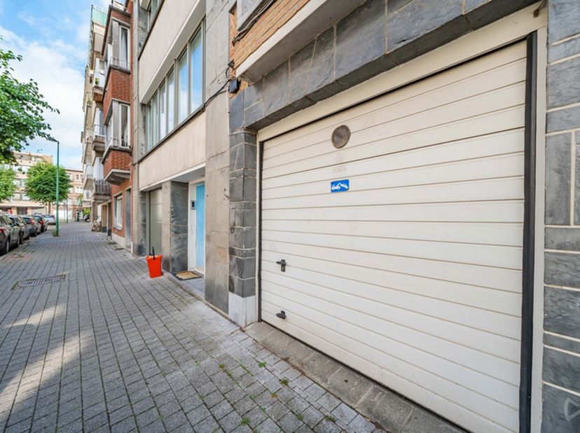 Garage à vendre
                    à 1080 Molenbeek-Saint-Jean