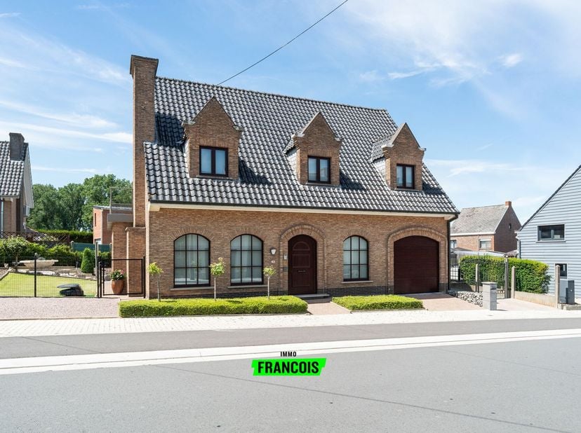 Deze woning is verkocht, de compromis hiervan is in opmaak.<br />
Blijf je graag op de hoogte van gelijkaardige woning of ben je benieuwd naar onze aa