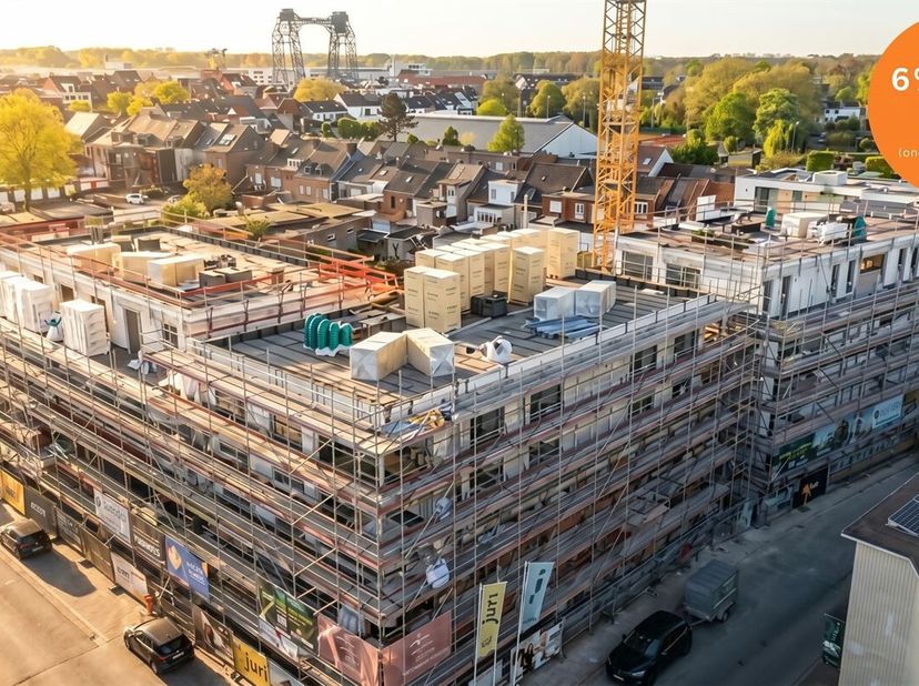 Un élégant appartement au premier étage qui excelle en termes de lumière, d'espace et de finition. L'espace de vie avec cuisine ouverte se connecte pa