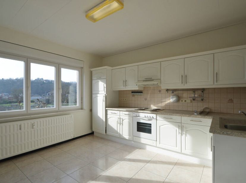 PEB: label C (C.U.: 20230321017398; E spec: 202 kwh/m².an; E totale: 23217 kwh/an; 51 kg CO2/m².an)