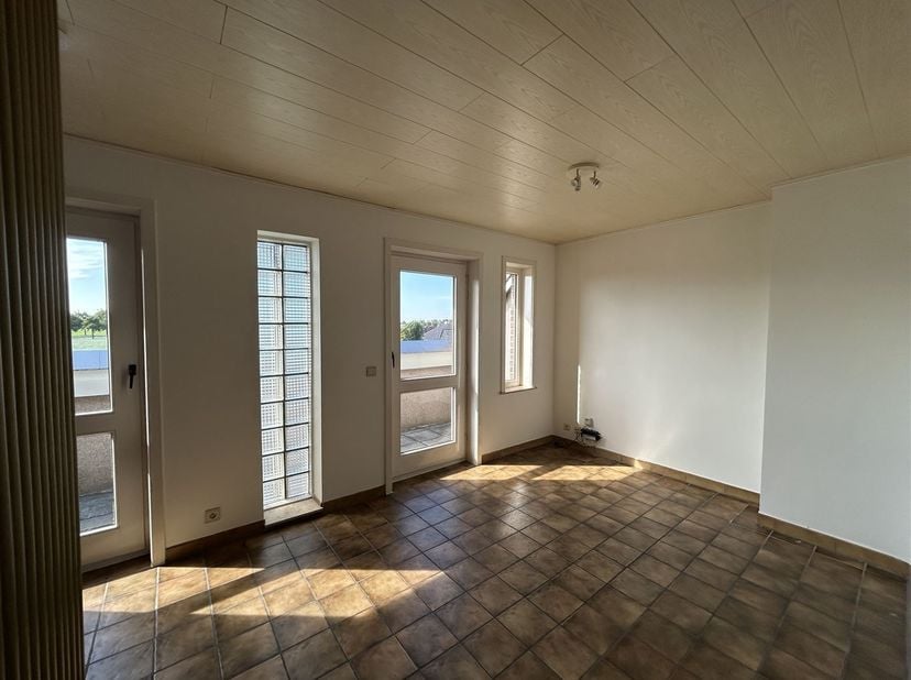 Gezellig appartement met 1 slaapkamer, terras en kelderberging.<br />
<br />
ALGEMEEN:<br />
- appartement gelegen op de tweede verdieping (geen li