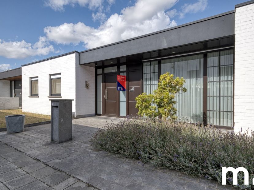 Rustig gelegen bungalow met garage, tuin en zonnig terras<br />
<br />
Deze charmante bungalow is rustig gelegen in een aangename buurt en toch centra