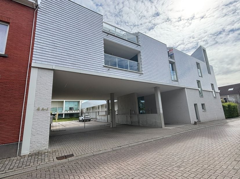 **Beschikbaar 01/08/2026**<br />
<br />
<br />
Prachtig (*ongemeubeld) appartement van recent bouwjaar (2019, DYLS - residentie PURE ) in een mooi en