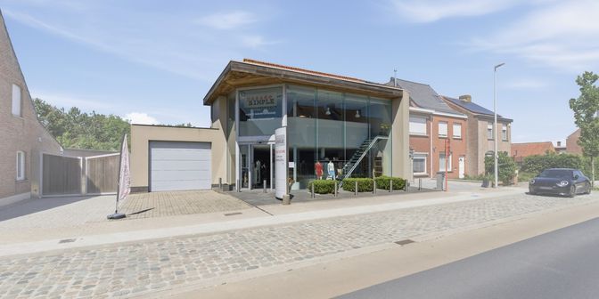 Bien professionnel à vendre à Zonnebeekseweg 243, 8900 Ieper