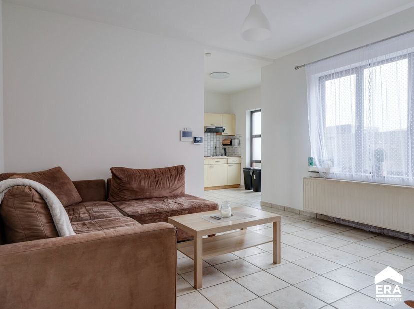 À vendre : appartement prêt à emménager à Hasselt, mitoyen dun côté, situé Diestersteenweg dans un emplacement bien desservi, proche des transports en