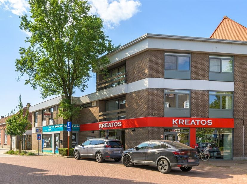 Volledig vernieuwd energiezuinig appartement met 2 slaapkamers, terras, tuintje en parkeerplaats, gelegen in het centrum van Wuustwezel. <br />
Richtp