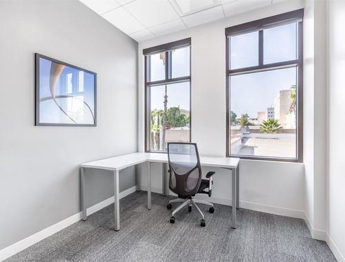                                         Bureaux à louer à Saint-Josse-ten-Noode, € 769
