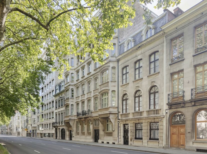 In de monumentale residentie Sans Souci gelegen, triplex penthouse, met een bewoonbare oppervlakte van ca. 420m² en ca. 125m² aan terrassen met ruime