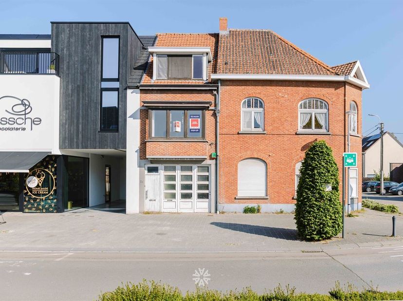 DE PINTE - Baron De Gieylaan: Ben je op zoek naar een polyvalente handelsruimte voor een pop-up concept op een uitstekende locatie in De Pinte? Dan is