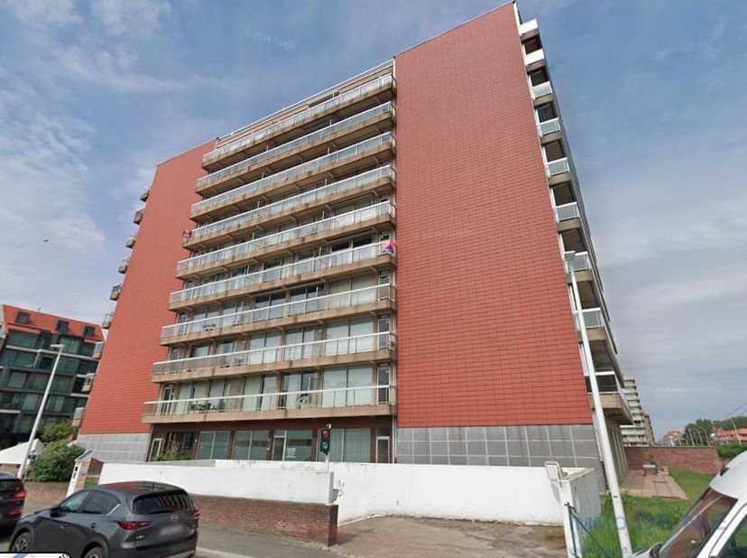 Te huur op jaarbasis, ondergrondse parkeerplaats. Op -1 gelegen.<br />
Huurprijs: 100 €/maand, alle kosten inbegrepen.&amp;nbsp;&amp;nbsp;<br />
Vrij vanaf 1