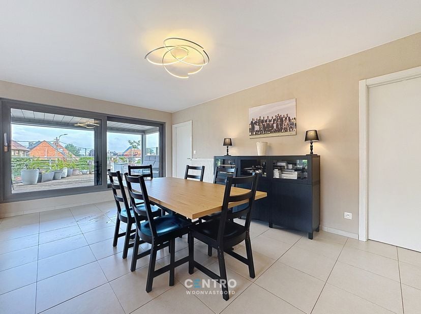 Recent appartement met 2 ruime slaapkamers, ruim ZUIDgericht zonneterras (met elektrische zonnewering)&amp;nbsp; en private parkeerplaats te Maldegem!<br