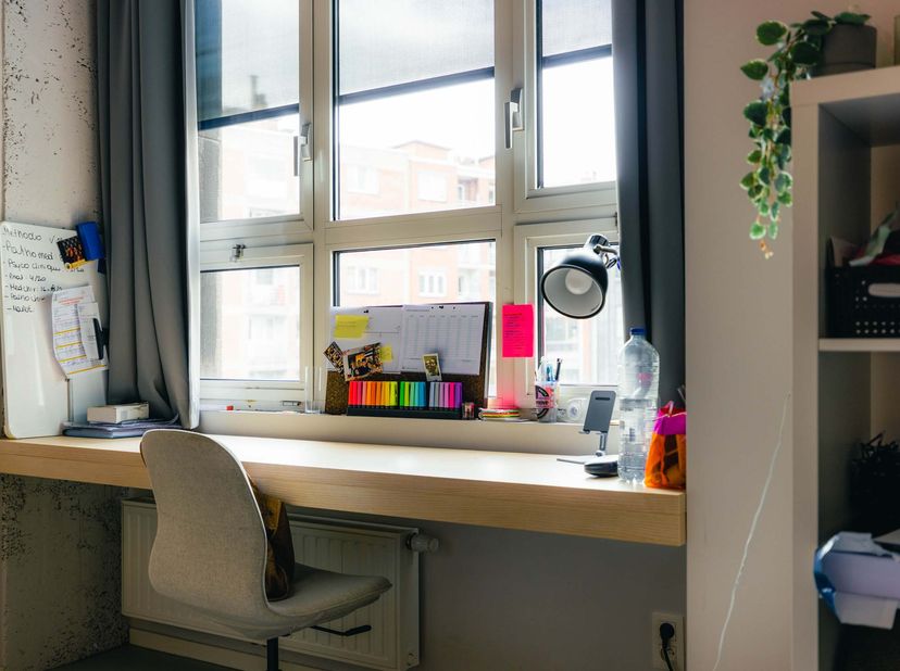 Ben je student en op zoek naar een lichtrijk en gezellig kot in Luik? Dit stijlvolle kot van 25 m² is de ideale plek voor jou! Met een hoogte van 4 me