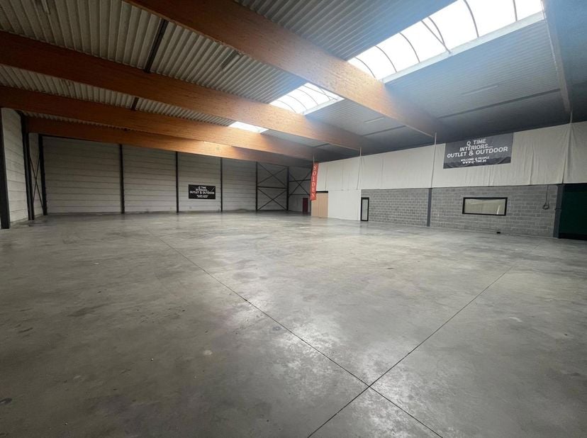 Bien professionnel à louer
                    à 2160 Wommelgem