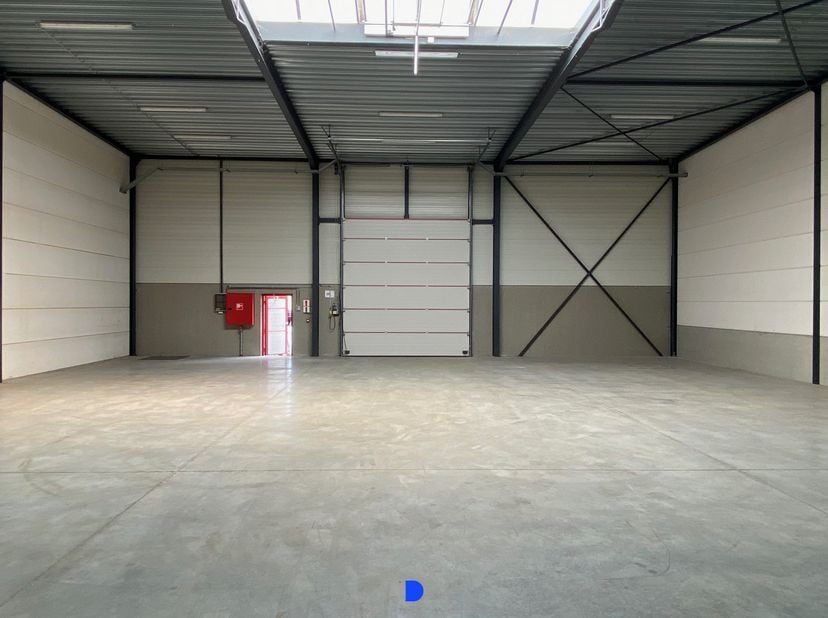 Bien professionnel à vendre
                    à 8890 Dadizele