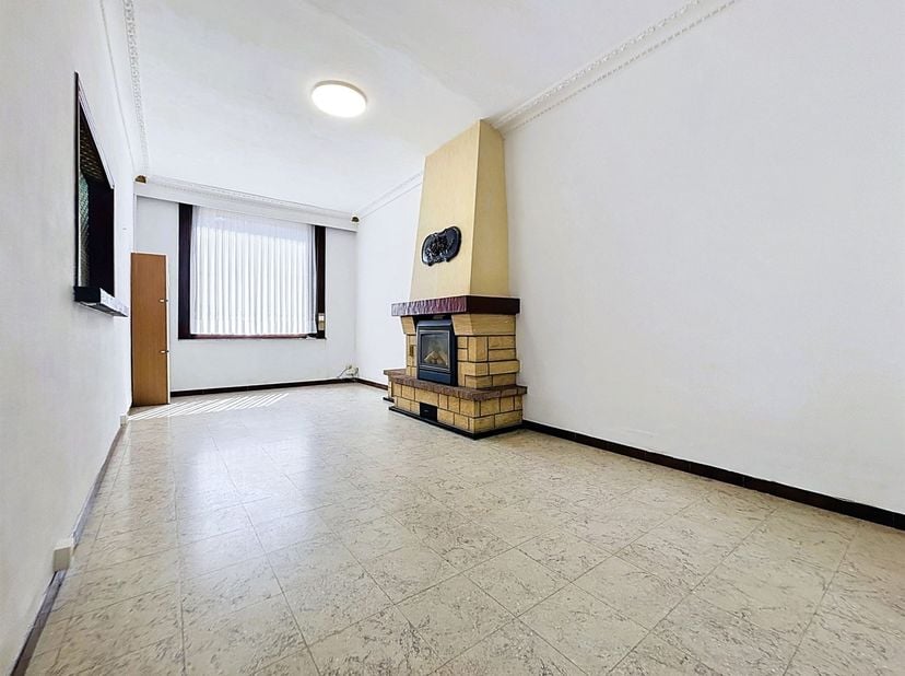 Maison 3 chambres avec jardin – à louer<br />
<br />
Maison d'habitation spacieuse et lumineuse à Mouscron. Le rez-de-chaussée se compose d'un hall d'