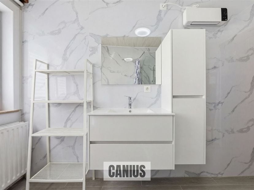 CHARMANTE BEL-ETAGE WONING MET 3 SLAAPKAMERS<br />
<br />
Deze bel-etage woning, gelegen aan de Steenweg 171 in Gingelom, biedt een uitstekende comb