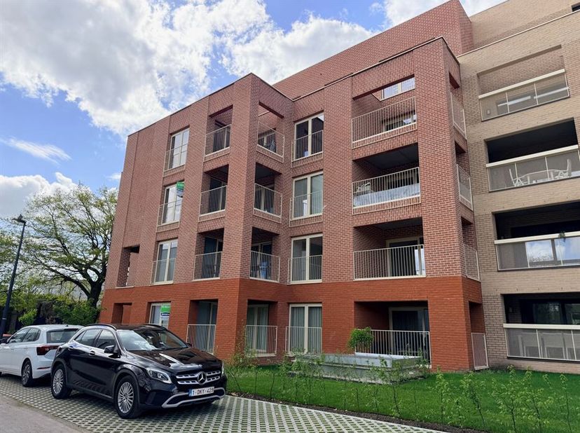 Ruim en lichtrijk appartement met terras te huur <br />
Op zoek naar een comfortabel en modern appartement? Dit ruime appartement van ca. 108 m² biedt