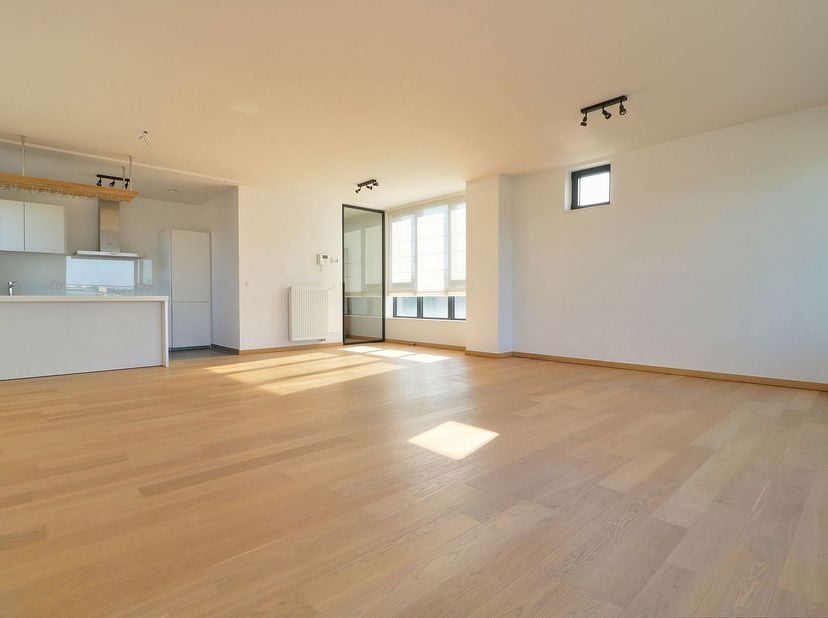 Val-Duchesse – Prachtig appartement van ±115 m² met een uitzonderlijk terras van ±100 m²<br />
<br />
Ruime en lichtrijke woonkamer van 45 m² met park