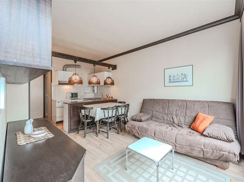 Te koop: dakappartement met ruim zonneterras, zeer centraal gelegen in Middelkerke.<br />
Dit appartement bevindt zich op de vijfde verdieping en geni