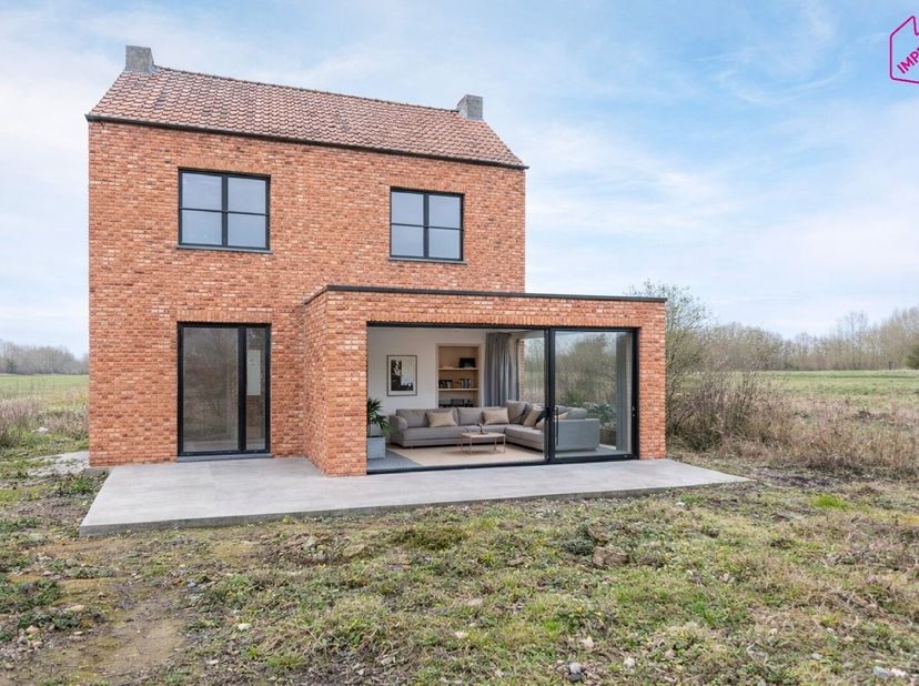 Bent u op zoek naar een woning die u volledig naar eigen smaak en wensen kan vormgeven? Dan is dit eigendom in Kapelle-op-den-Bos precies wat u zoekt.