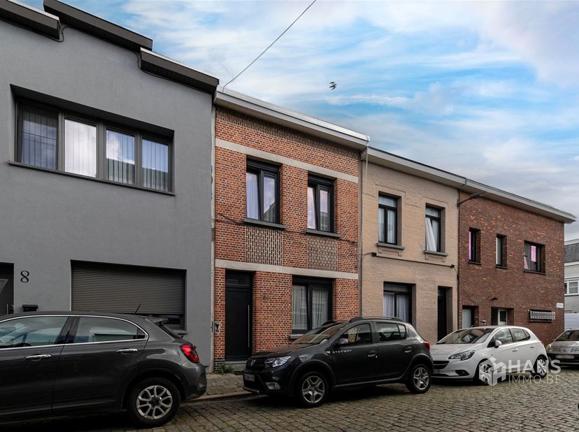 Huis te koop in Van Rossumstraat 6,
                    2100 Deurne