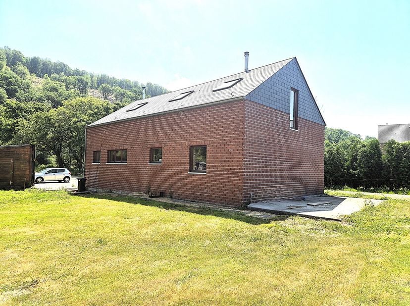 Maison à vendre à Fonds de l'Eau 43 boîte 1,
                    5660 Couvin