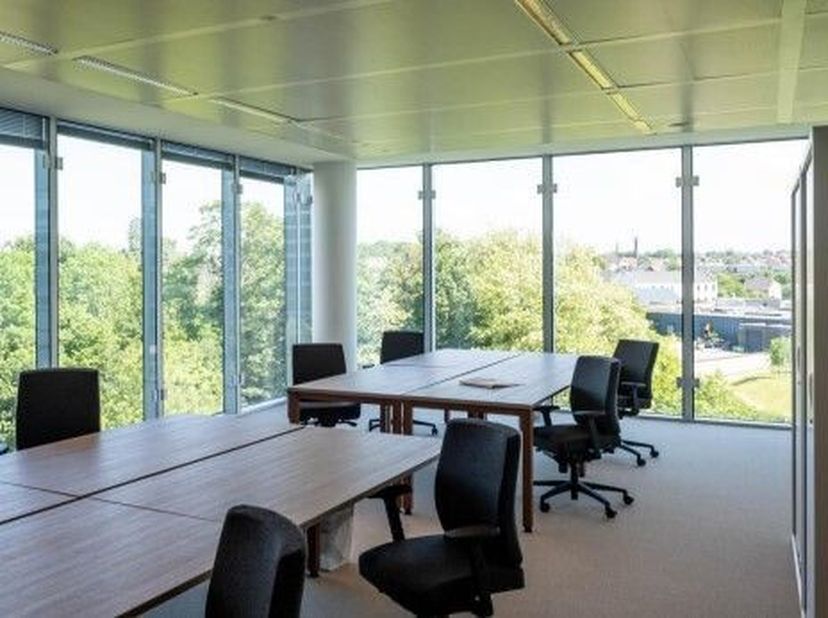Kantoren te huurgelegen aan de Leonardo Da Vincilaan 2 in Zaventem, in de directe omgeving van Brussels Airport. <br />
<br />
 Het pand biedt diverse