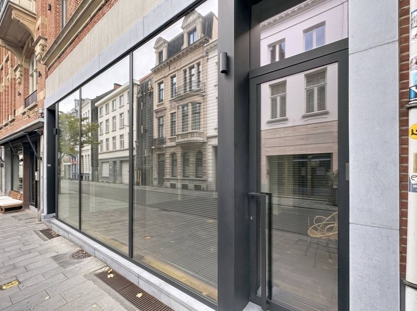 Bedrijfsvastgoed te huur in Hopland 55A,
                    2000 Antwerpen