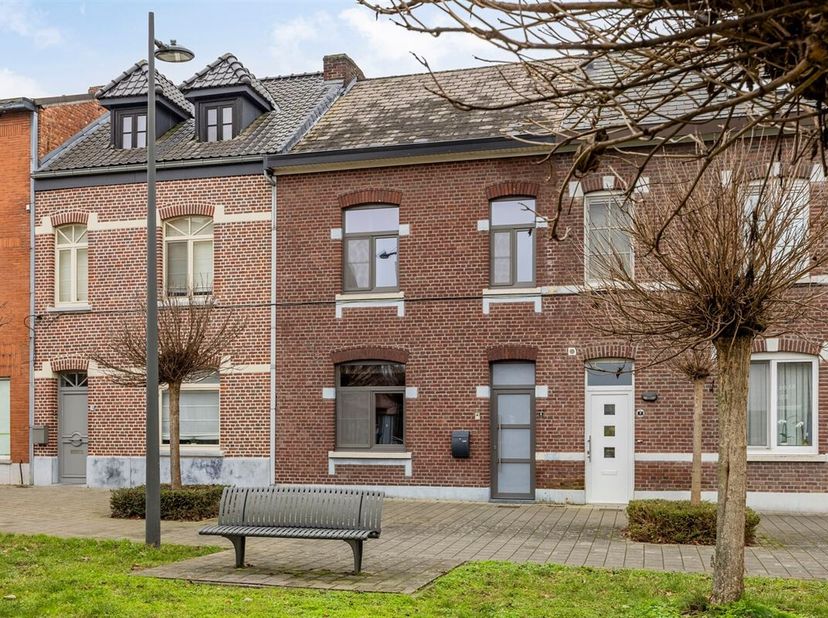 À VENDRE : Maison mitoyenne de 3 chambres à Kuringen !<br />
Découvrez cette magnifique maison mitoyenne à Kuringen. La propriété a été acquise il y a