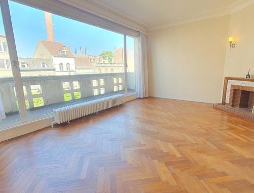                                         Appartement te huur in Elsene, € 900
