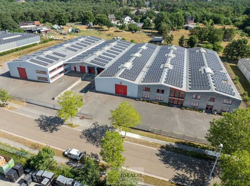 IDEALIS VASTGOED – Industrieel bedrijfsgebouw van maar liefst +-5000m² bruikbare oppervlakte, bestaande uit bedrijfshallen, kantoor- en vergaderruimte