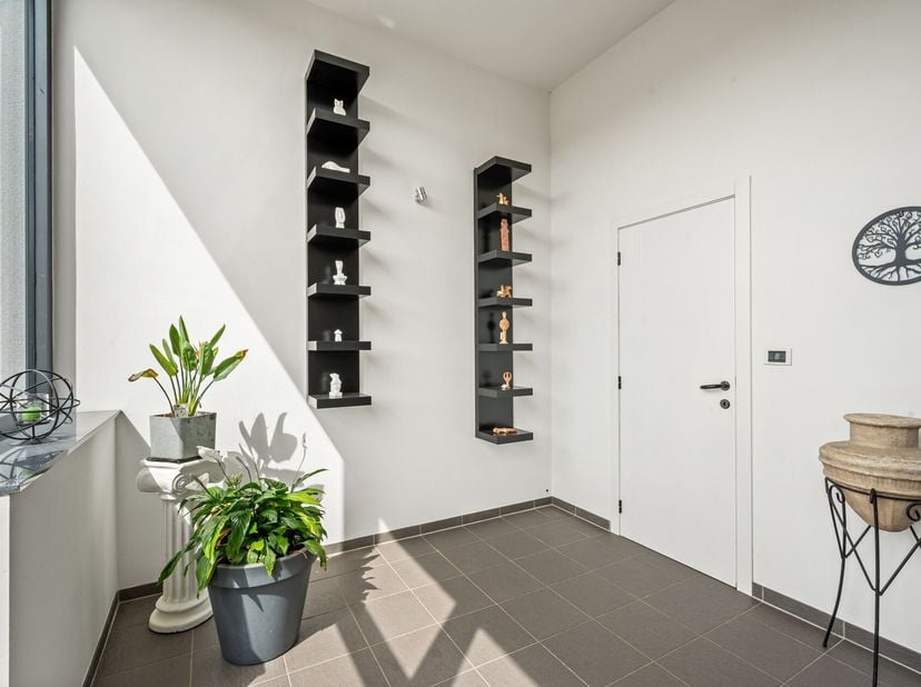 Gelegen in het charmante en groene Tongerlo (Westerlo), geniet deze villa van een rustige, residentiële omgeving met een vlotte verbinding naar omligg