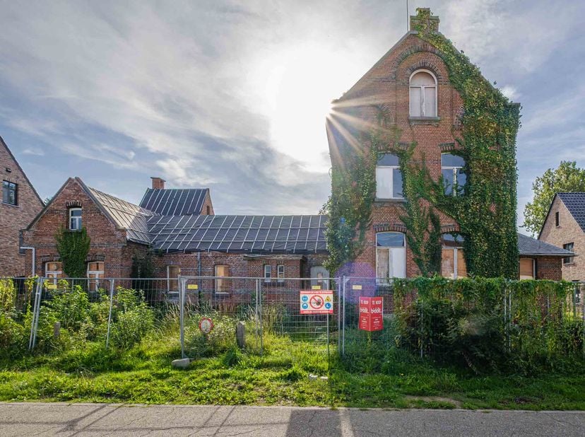 Huis te koop in Badhuis 10,
                    2440 Geel