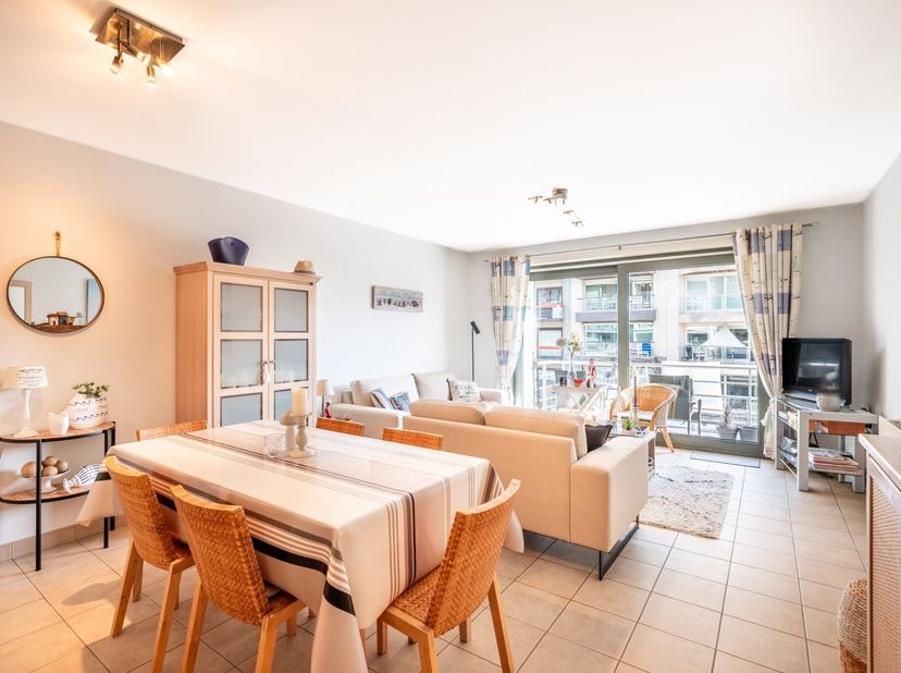 Met trots presenteren wij u dit stijlvolle appartement voor, gelegen op de tweede verdieping van de kleinschalige residentie "Eos". Dit instapklare ap