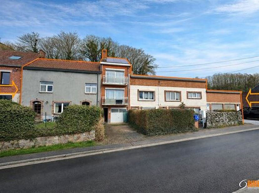 Ensemble de 4 habitations, devenues trois, d'un double garage et terrain sis en zone d'habitat<br />
Offres à partir de 350 000 euros prix de vente im