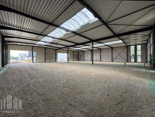                                         Bâtiment d’entreprise à louer à Deinze, € 3.975
